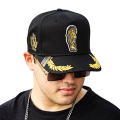 VAGO Style SAN JUDAS Gorra Unica Artesanal Negra Ajustable con Visera Curva con Laureles Dorados-Uni