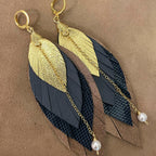 Aretes pluma de cuero mediano mocha para mujer Vangania baño 18K