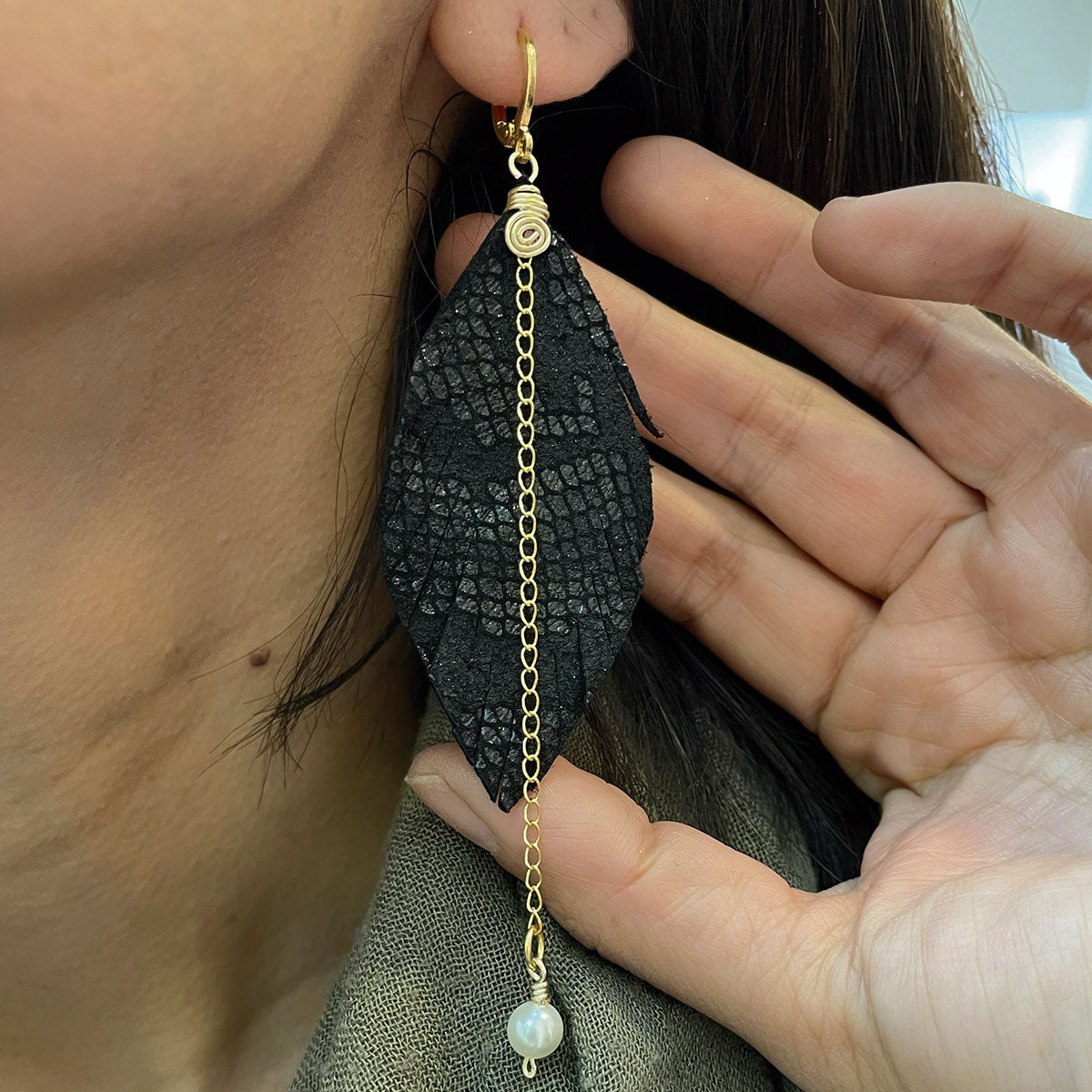 Aretes largos mujer accesorios VANGANIA con perla y cadena-8 CM