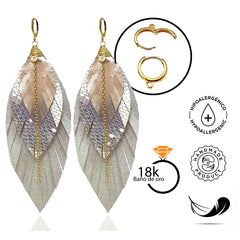 Aretes largos pluma color perla cuero baño de oro Vangania-10