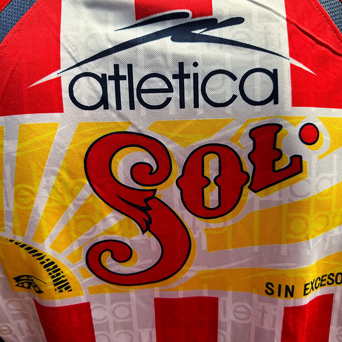 JERSEY ATLETICA RETRO CHIVAS MANGA CORTA ROJO BLANCO TALLA L