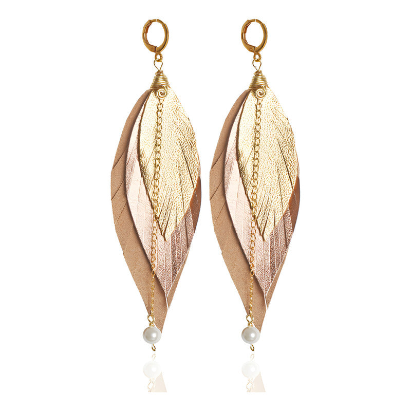 Aretes Colgantes Vangania Plumas Beige Blanco Acero Quirúrgico
