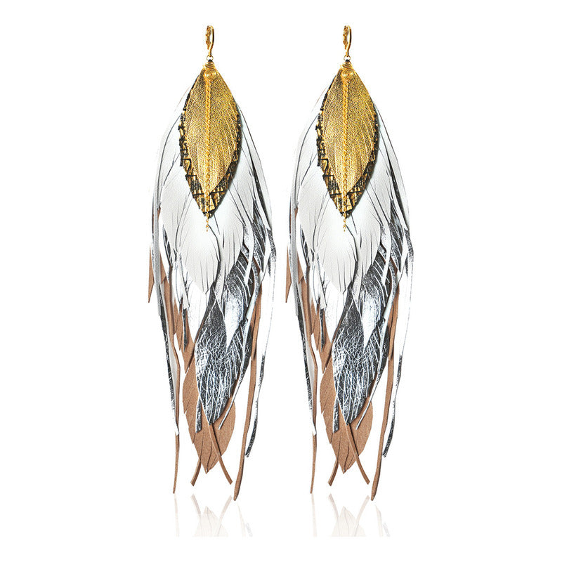Aretes Colgantes Vangania Pluma Beige Artesanales Con Arracada 21cm