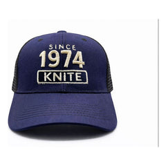 Gorra Knite 1974 Basic Trucker Ajustable 1974 Color Azul Oscuro Diseño De La Tela Lisa Talla Un