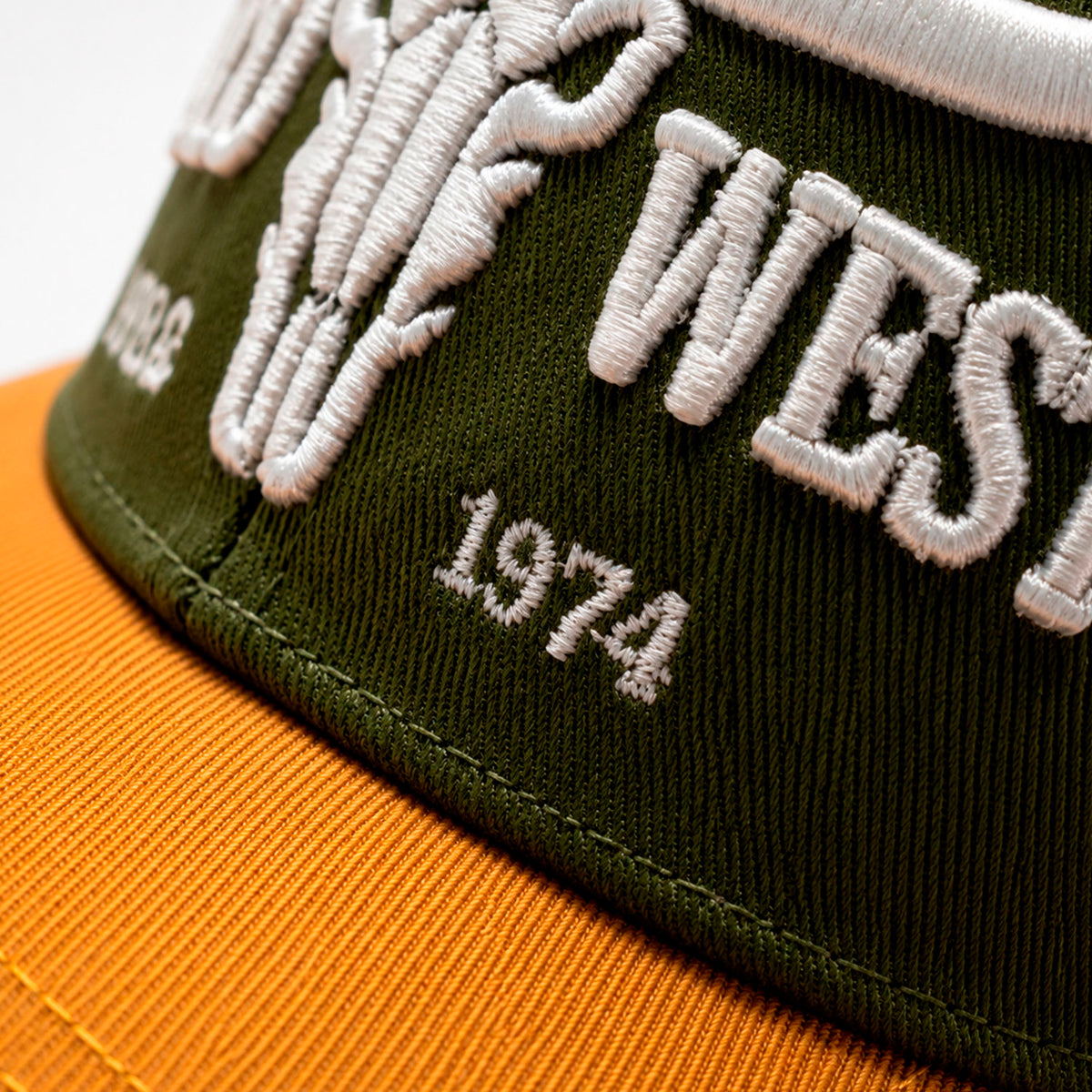 Gorra Hombre Bulls Trucker Vaquero Sacred Land 1974 Verde