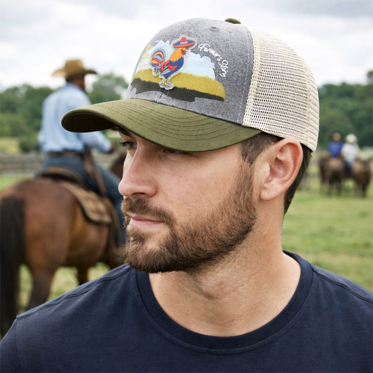 Gorra Knite Farmer Gallo Azul Trucker Agro Ajustable blanco