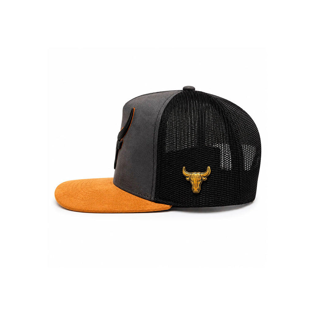 Gorra Trucker Caballero Bull Horns Bordada Livestock gris