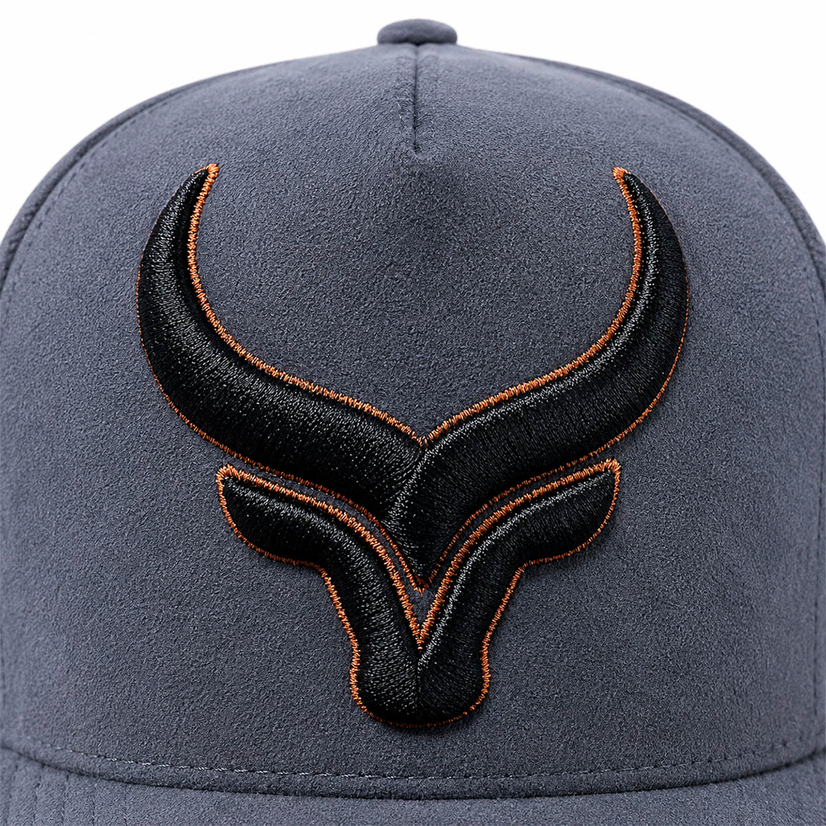 Gorra Trucker Caballero Bull Horns Bordada Livestock gris