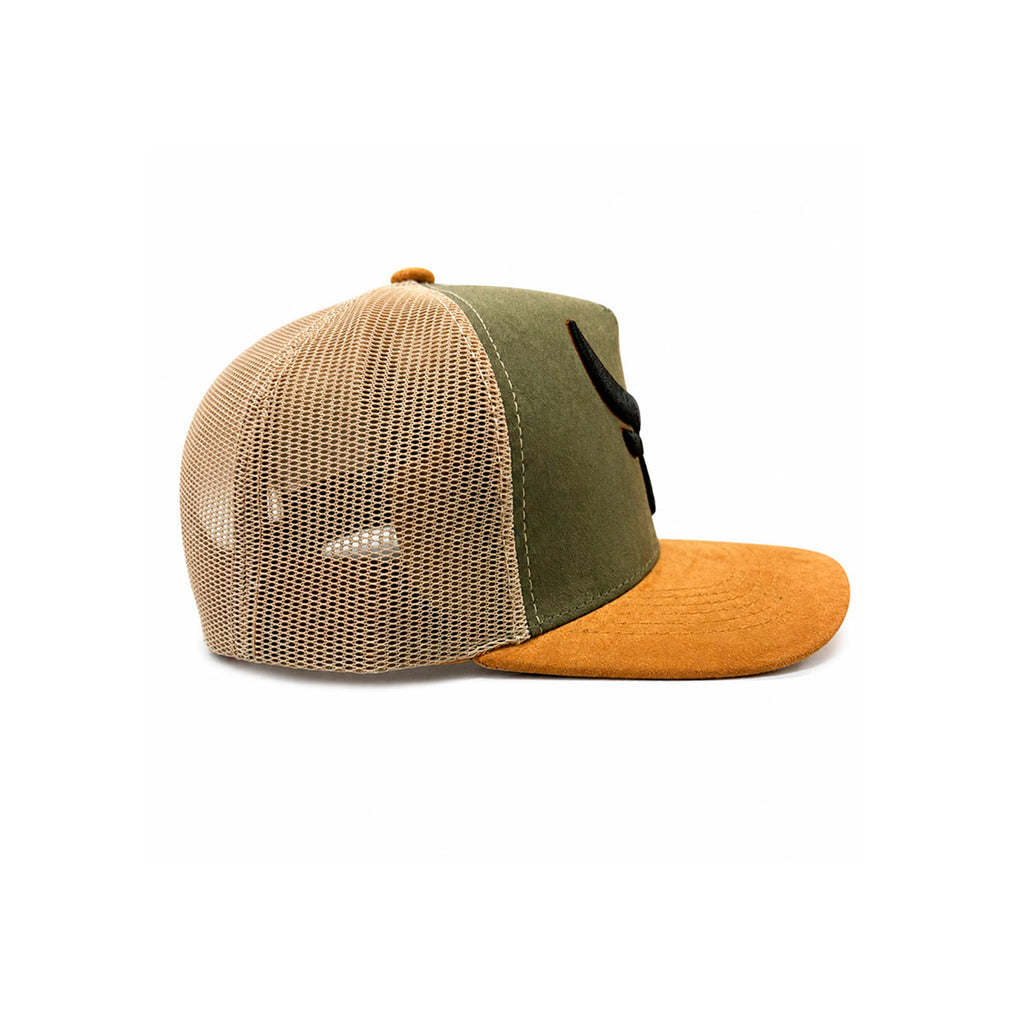 Gorra Trucker Caballero Bull Horns Bordada Livestock verde