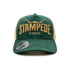 Gorra Trucker Livestock Forest Gold Stampede Verde Bordada