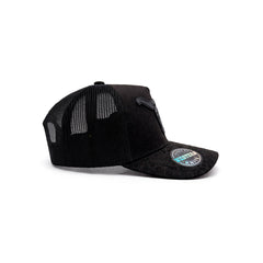 Gorra Trucker Livestock Iron Night Cráneo Toro Negra