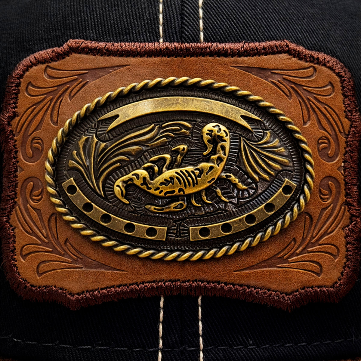 Gorra Trucker Vaquera Alacrán Herraje Metálico Rancho