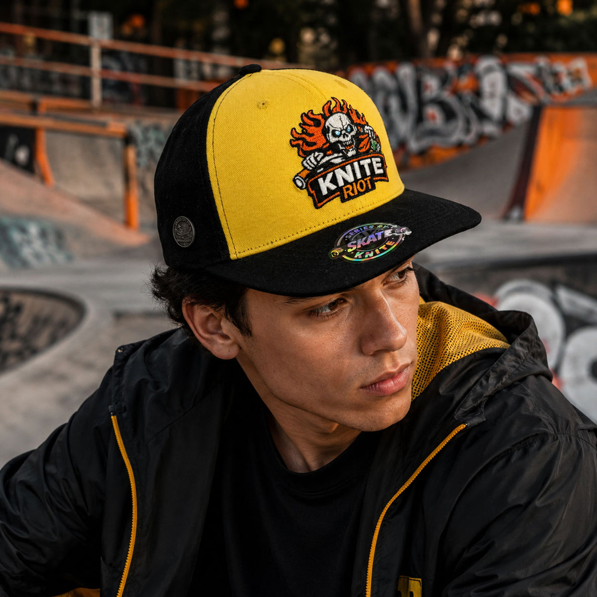 Gorra Bordada Negra Hombre Snapback Knite Skull Riot Skate