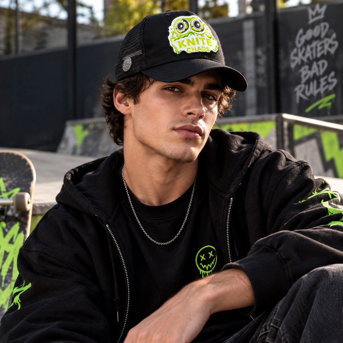 Gorra Knite Skate Negra Para Hombre Chaos Snapback Impreso