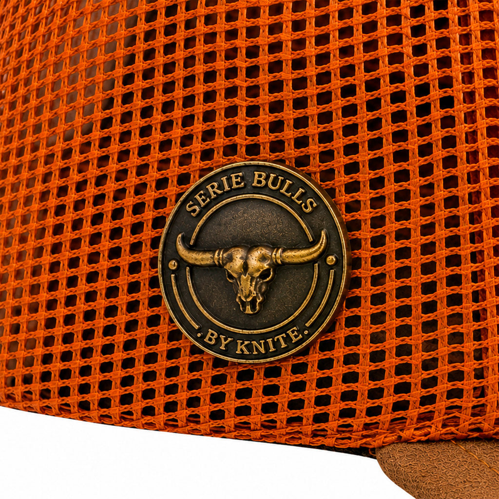 Gorra Knite Trucker Bulls Steel Ranch Cráneo beige gamuza