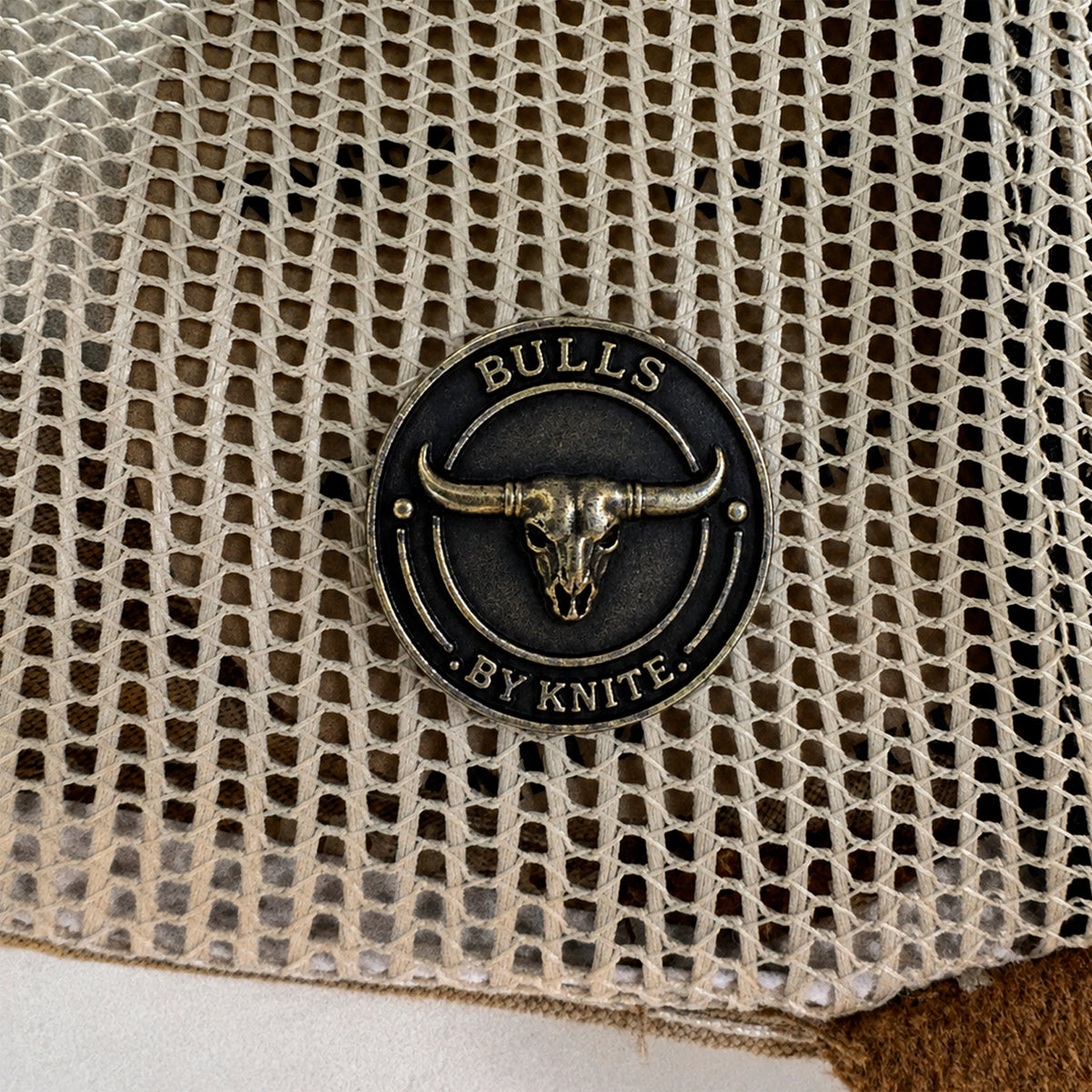 Gorra Knite Hombre Bulls Trucker Western Spirit gamuza