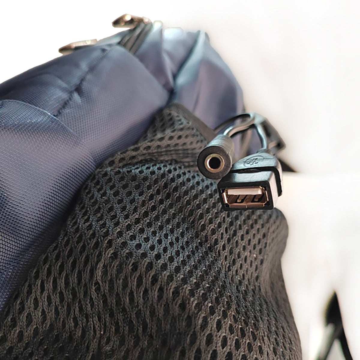 Mochila Escolar Para Laptop 15.6  Carga Usb Aux. 3.5 - Azul N/A