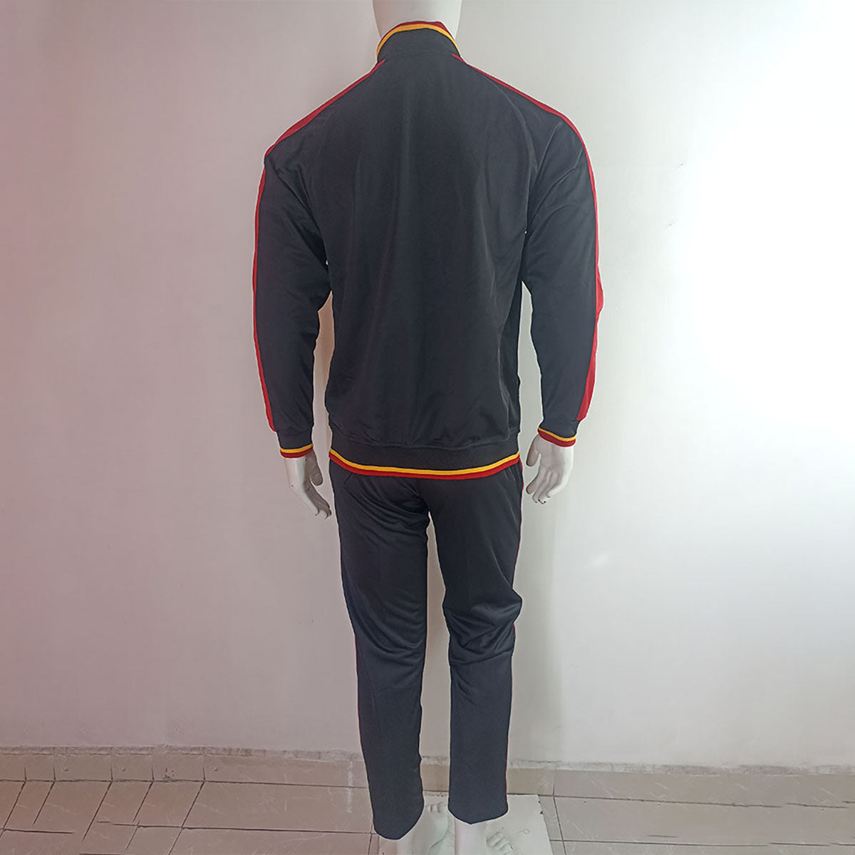 PANTS ROJO NEGRO RAYAS ROJAS TALLA M