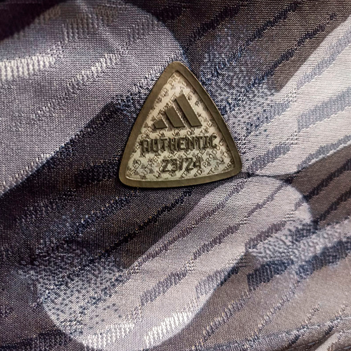 JERSEY ADIDAS REAL MADRID VISITANTE 23/24 MANGA CORTA AZUL TALLA XL