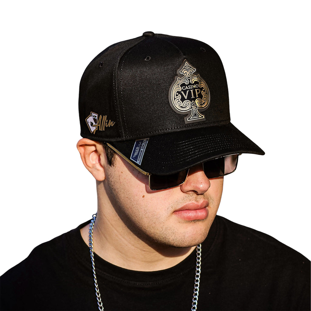 VAGO Style ALL IN Gorra Unica Artesanal Negra Ajustable con Visera Curva con Estampado Jocker Bajo V