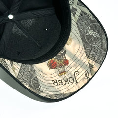 VAGO Style ALL IN Gorra Unica Artesanal Negra Ajustable con Visera Curva con Estampado Jocker Bajo V