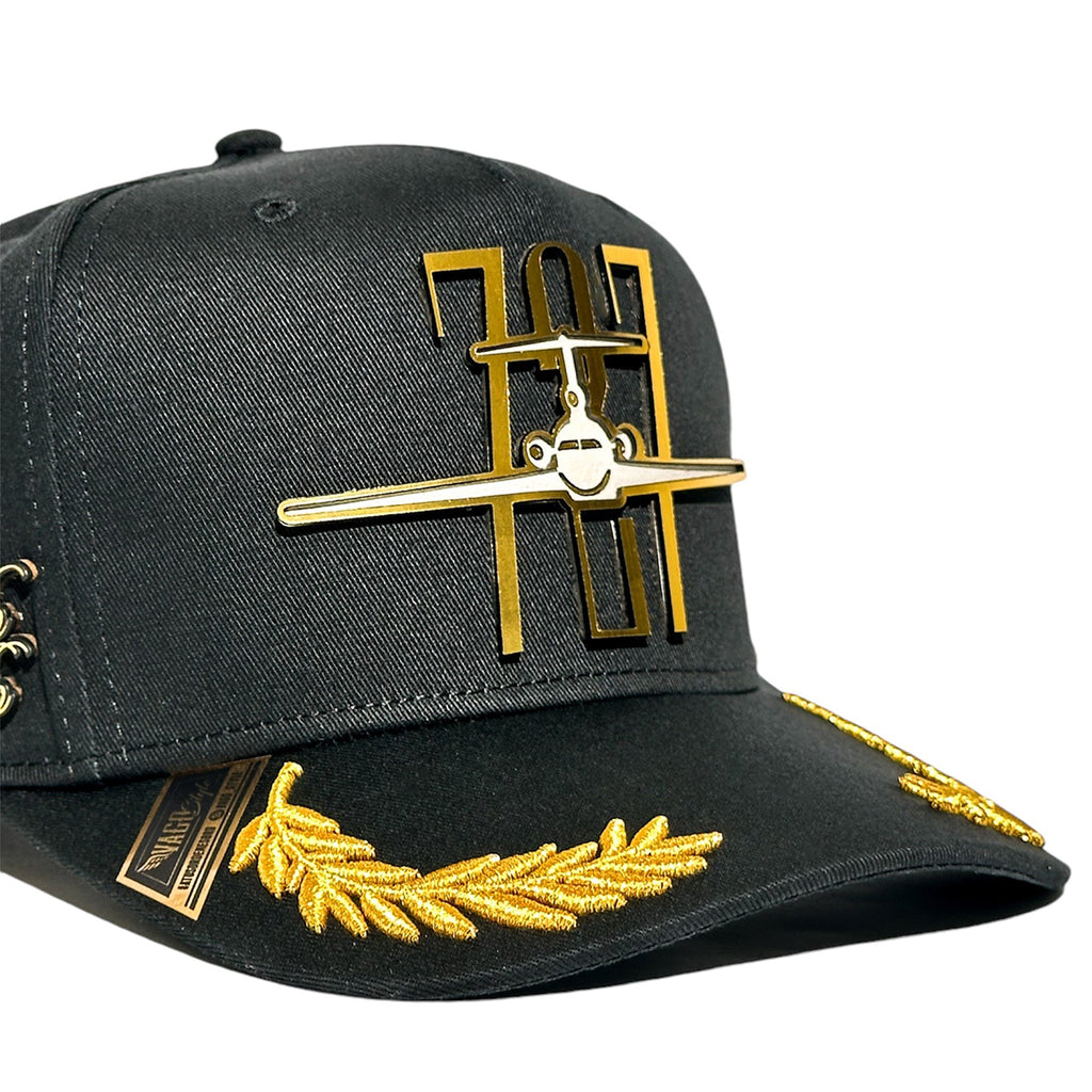 VAGO Style AMADO CARRILLO Gorra Unica Artesanal Negra Ajustable con Visera Curva con Laureles Dorado
