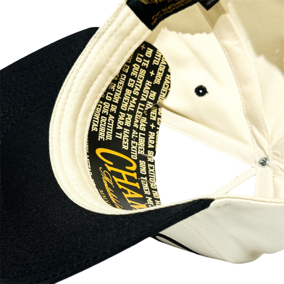 VAGO Style CHAMPION Gorra Unica Artesanal Marfil Ajustable con Visera Curva Negra-Unitalla