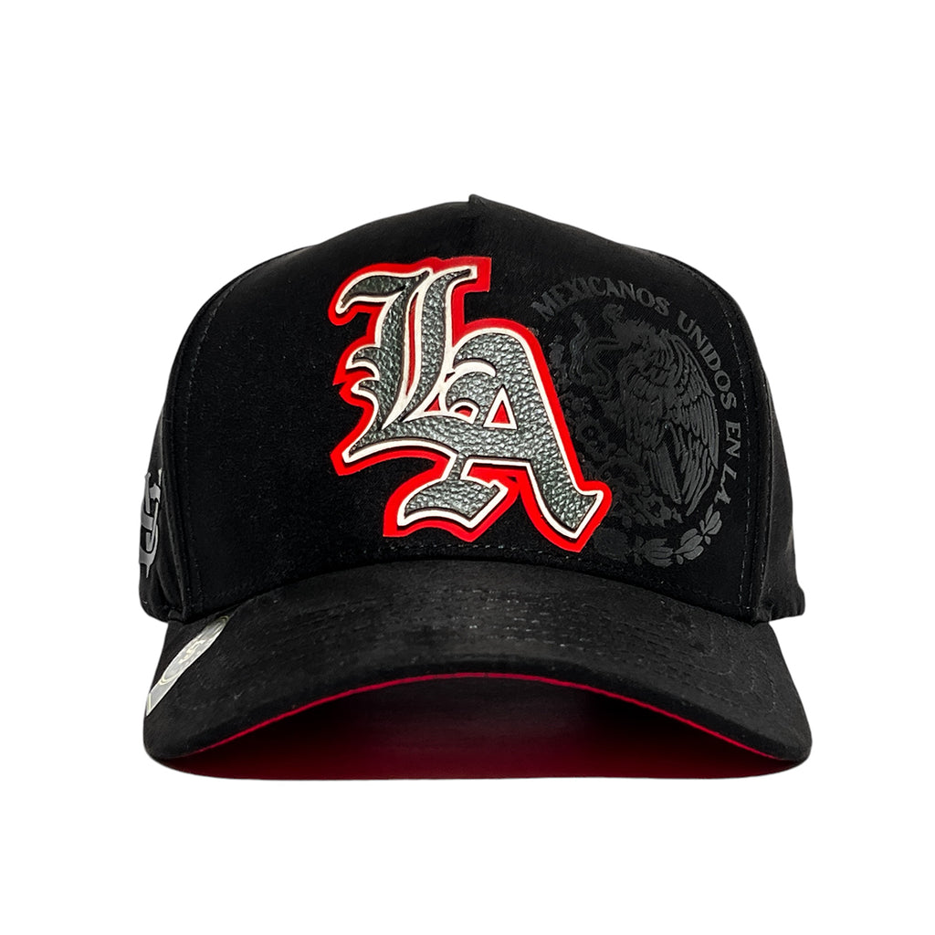 VAGO Style LA MX Gorra Unica Artesanal Negra de Gamuza Ajustable con Visera Curva con Rojo Bajo Vise