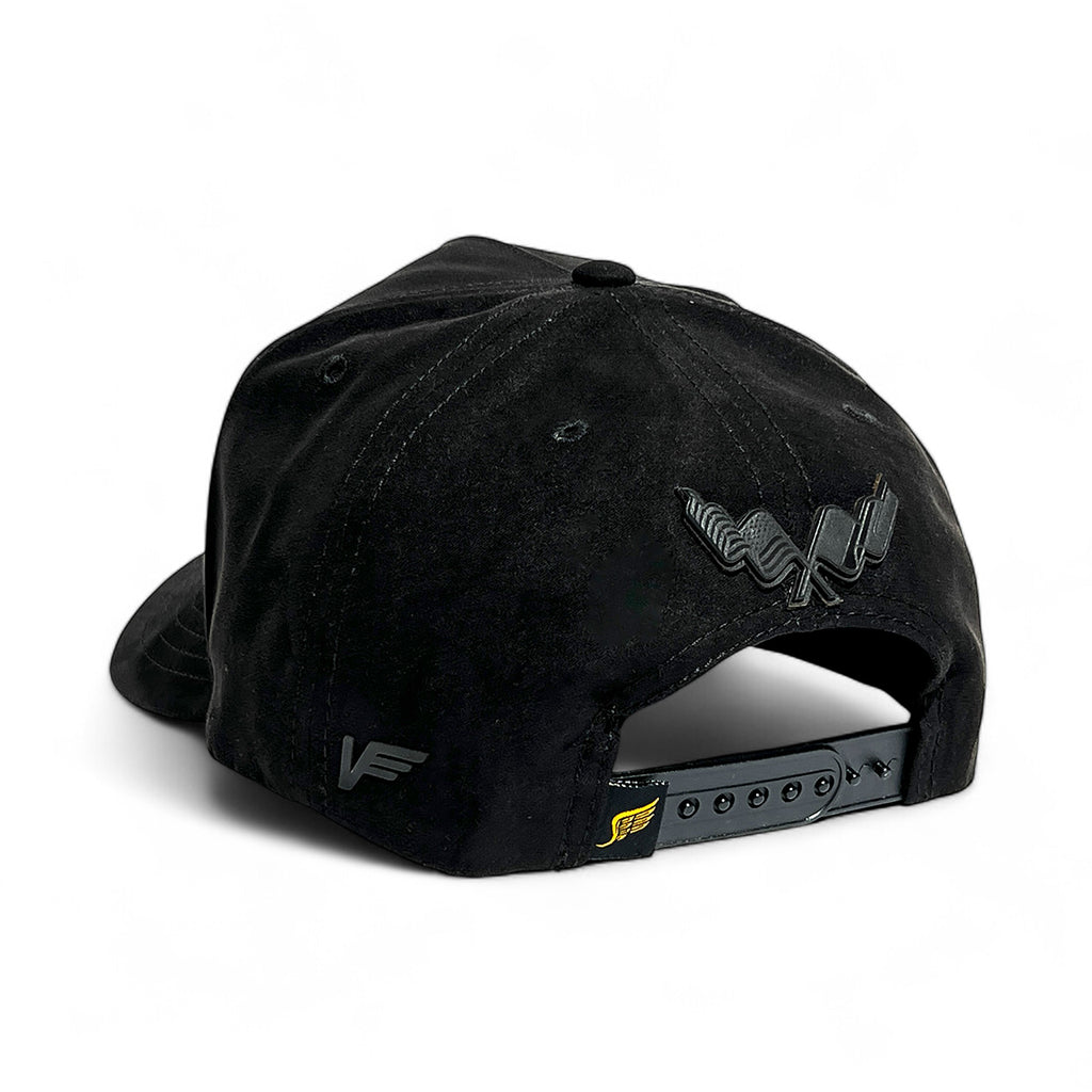 VAGO Style LA MX Gorra Unica Artesanal Negra de Gamuza Ajustable con Visera Curva con Rojo Bajo Vise
