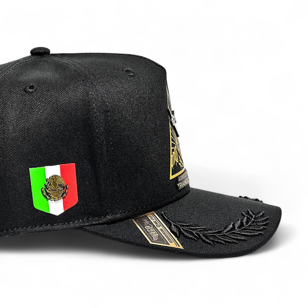 Gorra Vago Style de gabardina negra, ajuste snapback, detalle dorado