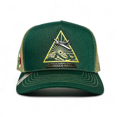 Gorra Triángulo Dorado Vago Style diseño exclusivo verde y dorado