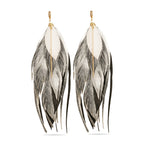 Aretes largos con pluma y perla artesanal Vangania